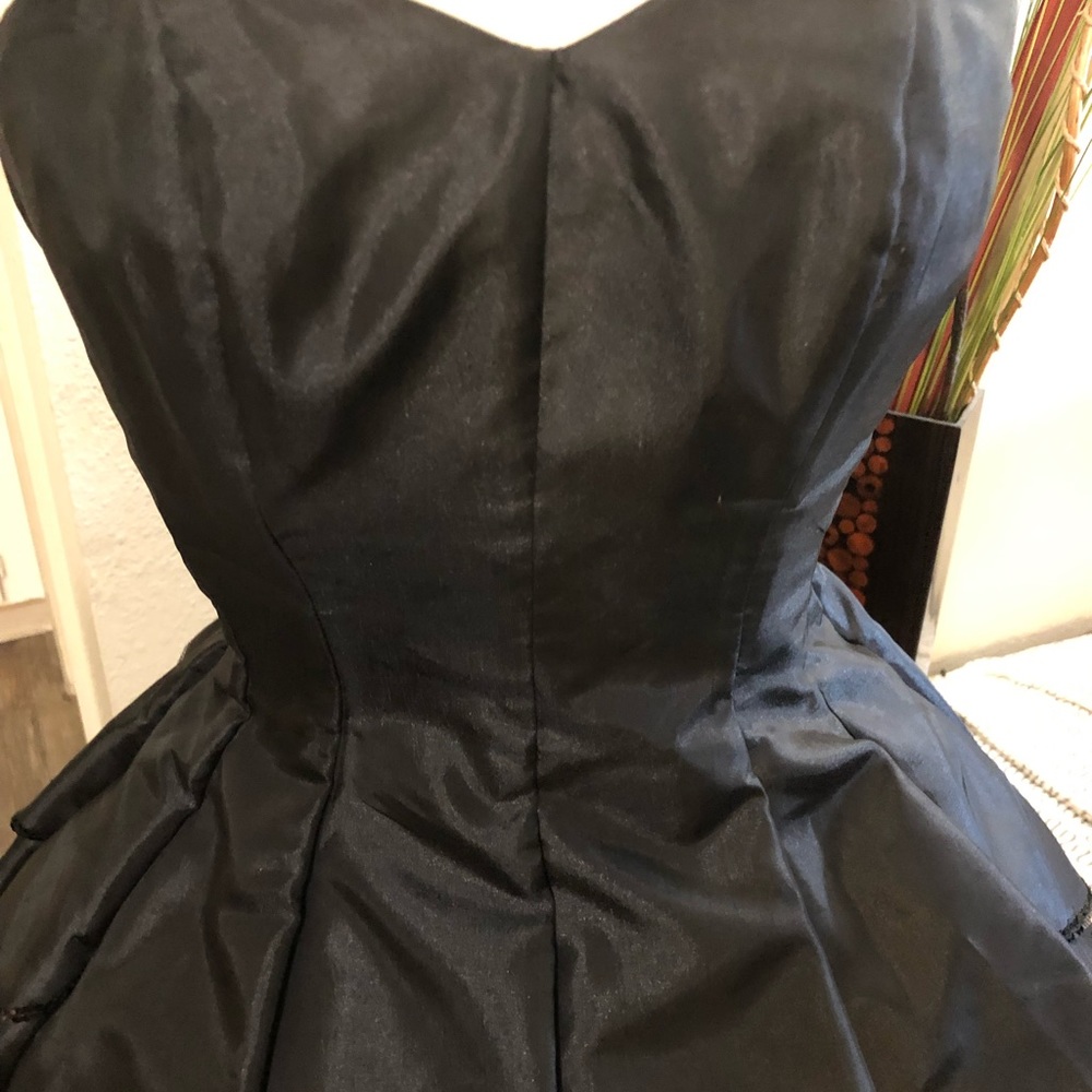 Beautiful Prom Dress. - Picture 3 of 5